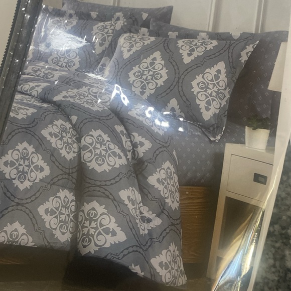 Comfortable Set - Picture 4 of 4